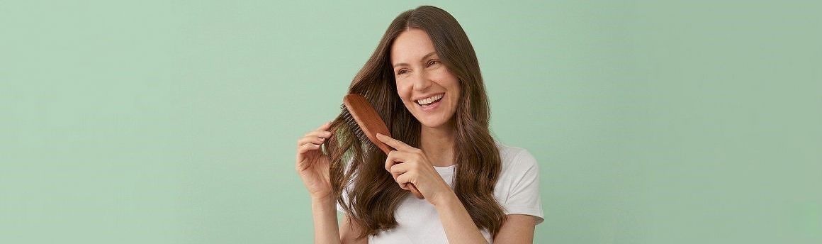 ALT: Jak zregenerować mocno zniszczone włosy po zimie? Sprawdź kosmetyki do włosów tołpa.® hair routine i pozwól im odzyskać blask!