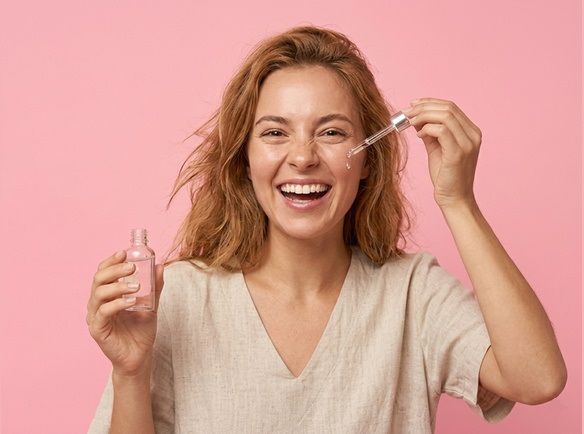 Poszarzała i zmęczona cera po zimie - jakie serum do twarzy tołpa.® dermo shots wybrać?