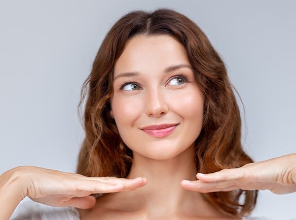 Uśmiechnięta kobieta - zdjęcie